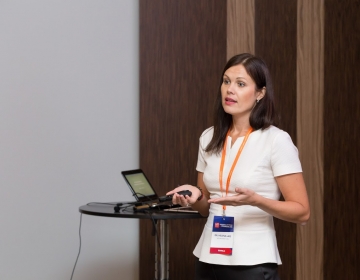 Dr. Helena Lass giving a presentation @ HR Summit Tallinn 10/2016. Photo: Confinn